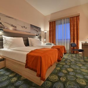 Ramada Airport Hotel Prague